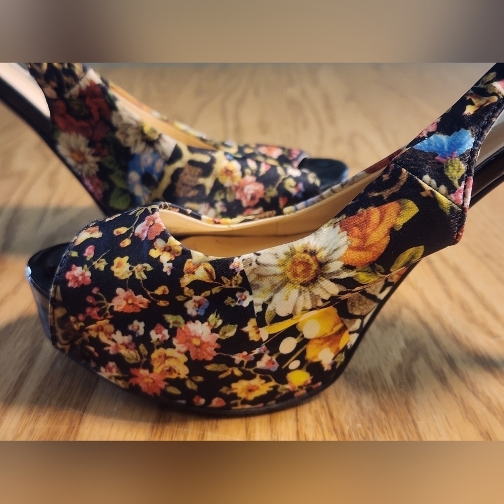 GUESS Hondo 2 Black Floral Open Toe Platform Heels 8.5 - Picture 3 of 12